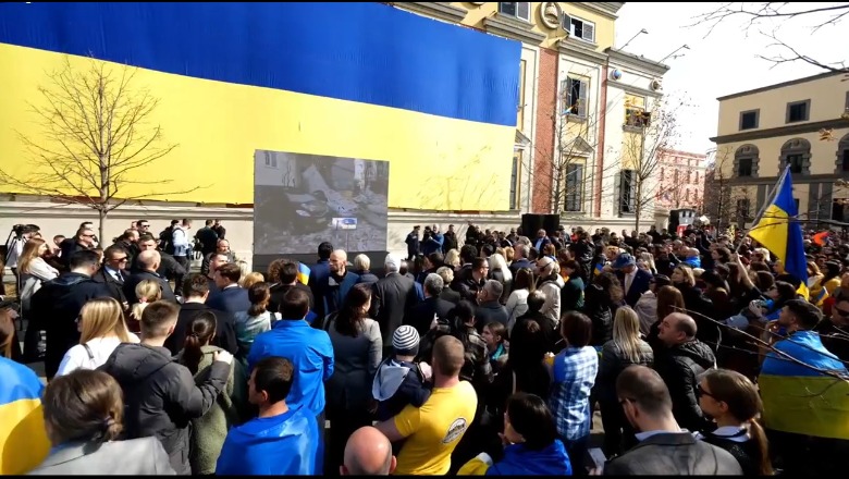 1 vit agresion rus në Ukrainë, në Tiranë marshim për paqen! Veliaj: Solidaritet me popullin ukrainas! Ambasadorët: Perëndimi më i bashkuar se kurrë
