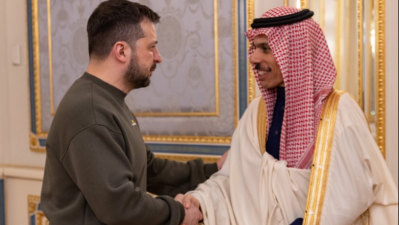Ministri i Jashtëm saudit bën vizitën e parë në Kiev në 30 vjet, jep 400 milionë dollarë