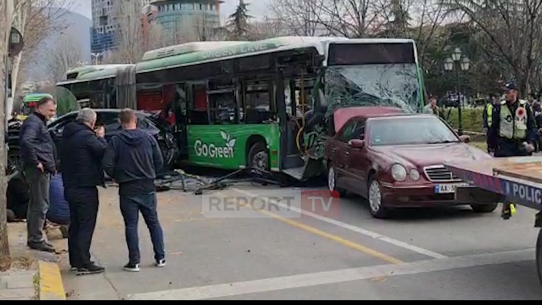  ‘Unaza’ përplaset me 9 mjete tek 'Ura e Tajvanit' në Tiranë, 9 të plagosur! Arrestohet shoferi: S'mbaj mend, vuaj nga zemra dhe diabeti! VIDEO nga momenti kur autobusi merr para makinat