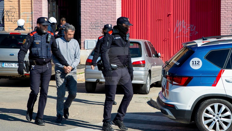 Shkatërrohet banda e drogës në Spanjë, 20 të arrestuar, mes tyre 14 shqiptarë! Sekuestrohen rreth 5000 bimë kanabis (FOTO)