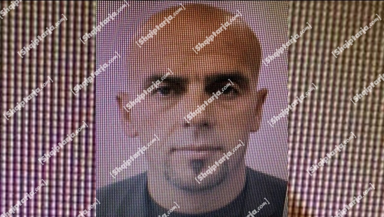 Qëlloi me kallashnikov familjen e ish gruas në Paskuqan brenda në banesë dhe vrau 2 persona, Report Tv siguron foton e autorit