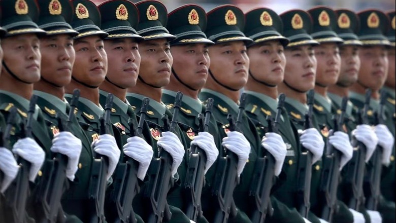 Kina rrit buxhetin për mbrojtje për shkak të sfidave komplekse të sigurisë