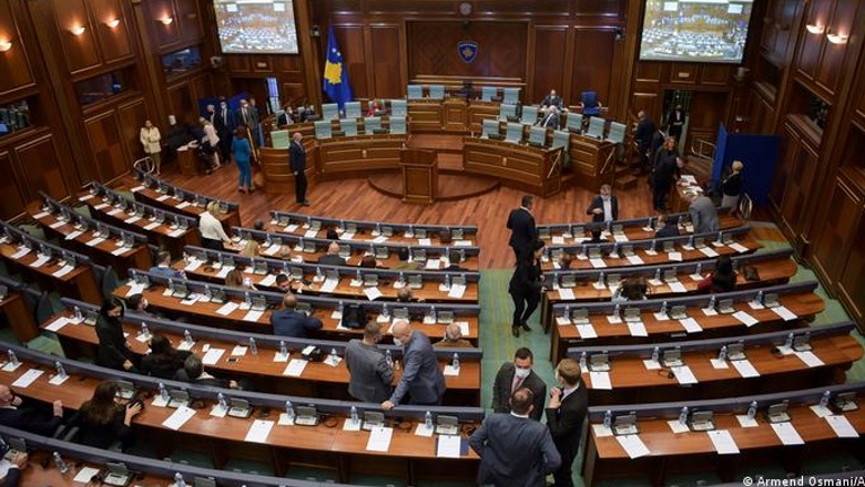 Asociacioni i komunave serbe si ‘mollë sherri’ në Parlamentin e Kosovës