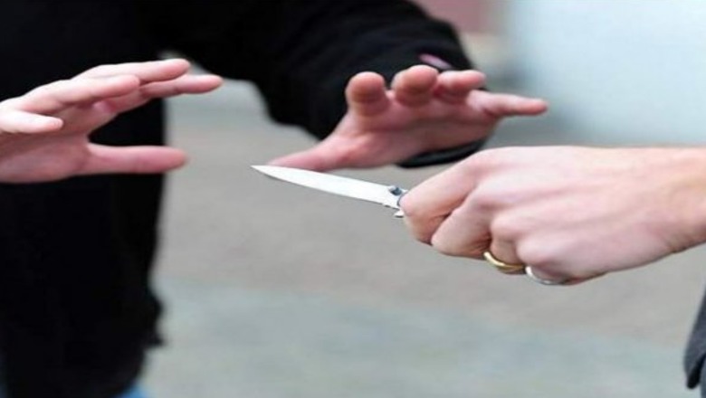 Sherr mes të miturve në shkollën e Paskuqanit, 15-vjeçari godet me thikë bashkëmoshatarin