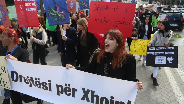 8 marsi/ Gratë dhe vajzat protestë në Tiranë, Durrës e Elbasan: S’duam lule, por drejtësi! Shteti ka dështuar në ndaljen e dhunuesve dhe vrasësve