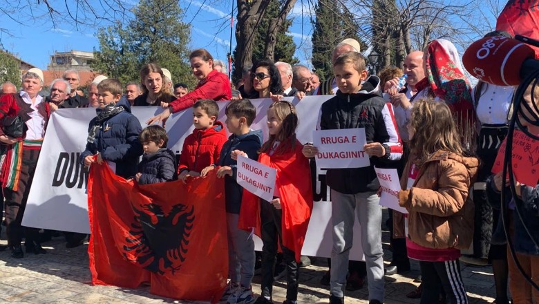 Banorët e Dukagjinit në protestë për ndërtimin e rrugës që i lidh me Shkodrën, ‘shfajësohet’ Bashkia Shkodër: Ka mungesë investimi nga qeveria