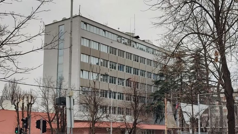 Diplomatët e dëbuar rusë strehohen në Beograd, lidhje të forta me inteligjencën e Moskës