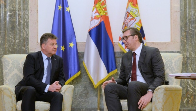 Lajçak vizitë në Beograd, takon Vuçiçin: Do diskutojmë për takimin e radhës me Kurtin në Ohër