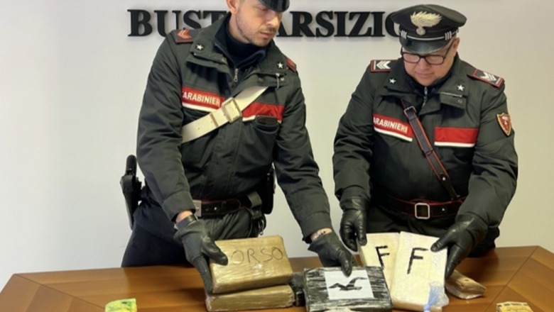 Me 8 kg kokainë në banesë dhe 60 mijë euro në kasafortë, arrestohet shqiptari në Itali