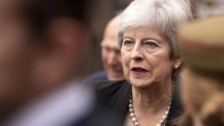 Ish kryeministrja britanike Theresa May pritet të publikojë një libër mbi skandalet e famshme politike