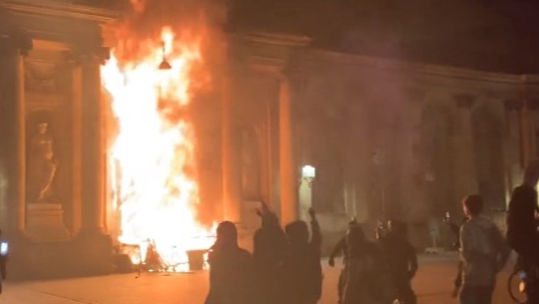 VIDEO/ Protestuesit i vënë flakën Bashkisë Bordeaux në Francë