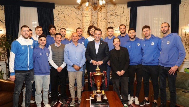 Veliaj pret ekipin e volejbollit të meshkujve KS Tirana: Puna në skuadër sjell vetëm fitore, krenar që jeni më të mirët në Shqipëri