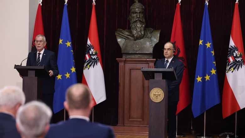 Presidenti austriak vizitë në Tiranë! Begaj: Folëm për marrëveshjen e Ohrit, nuk mbështes Republikën Srpska në Kosovë! Van der Bellen: Shqipëria në rrugën drejt unionit