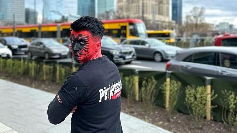 VIDEO/ 'Shqipëri Etnike', konfirmohen 700 ultras në mbështetje të kuqezinjve! Udhëtim nga Tirana me autobus