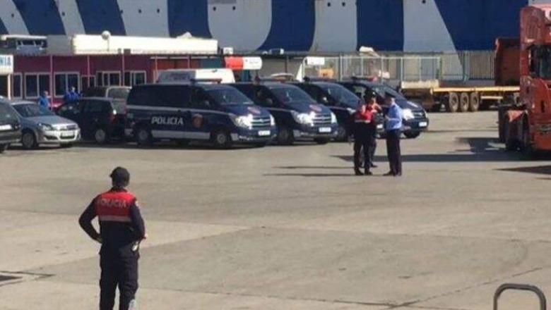 Arrestohet efektivi i Portit të Durrësit, merrte ryshfet për të kaluar qytetarët e shpallur në kërkim