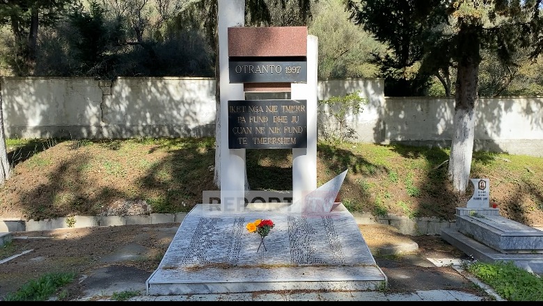 26 vite nga tragjedia e Otrantos, familjarët e viktimave jetojnë me dhimbje: Nuk na thanë që po iknin! 23 viktima pa varr