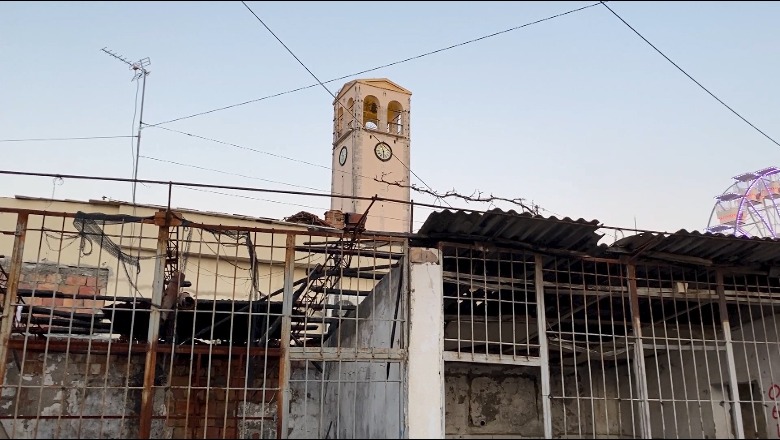 Elbasan, çatitë me material kancerogjen në lagjen ‘Kala’! Kryeinspektori: Pronarët 20 ditë afat për heqjen e eternitit