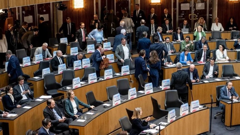 Zelensky mban fjalim virtual në parlamentin austriak, deputetët e ekstremit të djathtë braktisin sallën në formë proteste