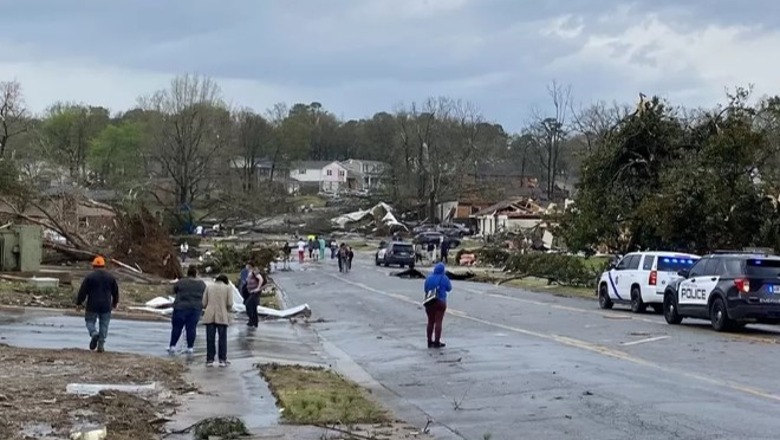 VIDEO/ Tornado godet SHBA, 3 viktima dhe dhjetëra të plagosur! Mbi 300 mijë familje pa energji elektrike