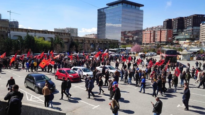  Marshimi për komandantët e UÇK, fillon grumbullimi i qytetarëve në Prishtinë