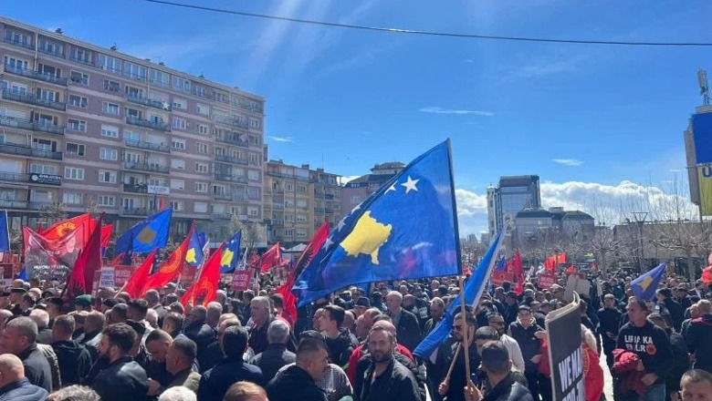 Marshimi për komandantët e UÇK në Prishtinë, Meta: Shpresojmë të na kthehen të lirë sa më shpejt