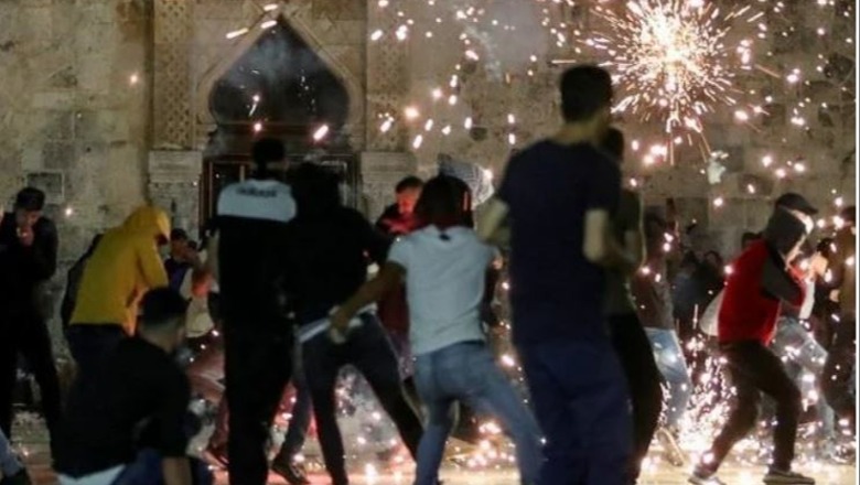 Përleshje në xhaminë 'Al-Aksa' mes policisë izraelite dhe besimtarëve palestinezë! Arrestohen 350 persona