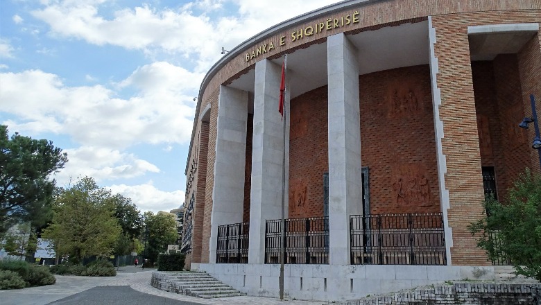 Banka e Shqipërisë bleu 18 milionë euro të premten, kursi i Euros ra përsëri