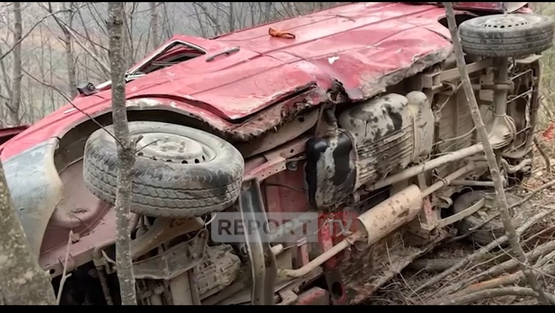 Dibër/ Shoferi i furgonit humb kontrollin dhe del nga rruga, 6 të plagosur (VIDEO)