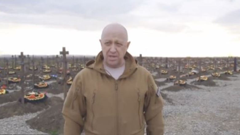 Qindra varre të mercenarëve të grupit 'Wanger', Prigozhin pranon humbjet: Trupat e ushtarëve tanë po varrosen këtu (VIDEO)