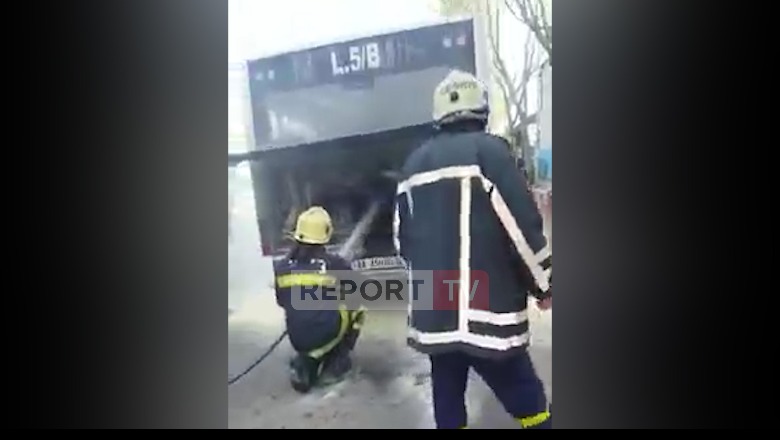 VIDEO /Merr flakë në ecje autobusi i linjës së 'Institutit' në Tiranë! Asnjë i lënduar