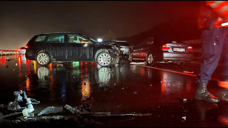 Ndaloi në autostradë për të ndihmuar të aksidentuarit, i riu shqiptar nga Kosova përplaset për vdekje nga një makinë tjetër
