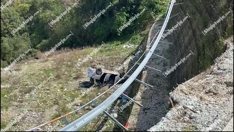 VIDEO/ Makina përfundon në humnerë në Vlorë, 2 të plagosur rëndë! Po ARRSH mban përgjegjësi për këto barrierat që s'mbrojnë askënd?