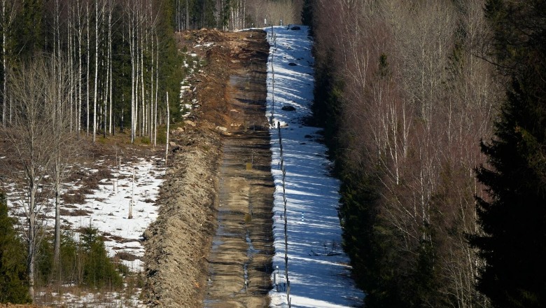 Dy javë pas anëtarësimit në NATO, Finlanda vendos tela me gjemba në kufirin me Rusinë