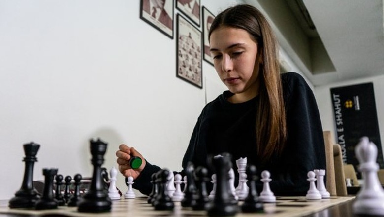Jona, 15 vjeçarja që synon të bëhet 'Mbretëresha e Shahut'! Përfaqësoi për herë të parë Kosovën në Kampionatin Individual Evropian