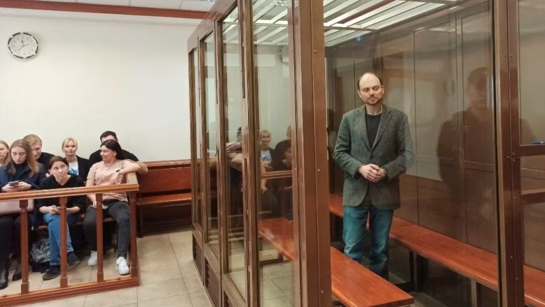 Kritiku i Vladimir Putin dënohet me 25 vite burg, dënimi më i madh i dhënë për një disident që prej nisjes së luftës