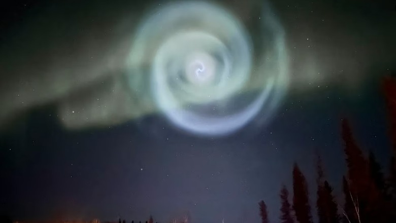 VIDEO/ Spiralja misterioze mahnit spektatorët e Aurorës Polare në Alaskë