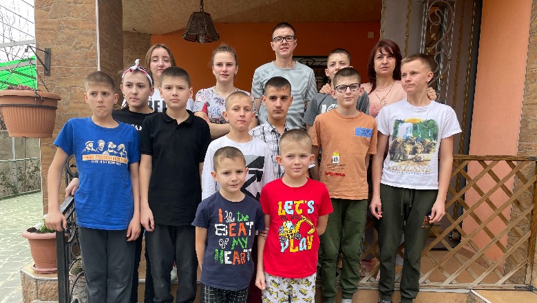 U arratisën nga Rusia duke lënë pas shumë të tjerë, 15 fëmijët jetimë Ukrainas tregojnë se si shpëtuan nga forcat Ruse