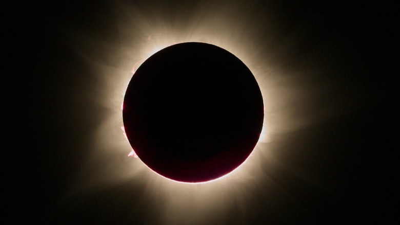 Një ngjarje e rrallë astronomike, eklipsi diellor hibrid mahnit ndjekësit e tij në Australi dhe Indonezi 