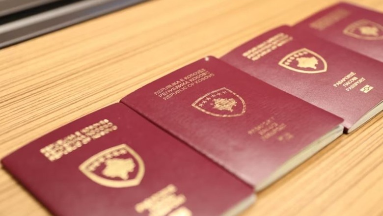 KE e konfirmon: Liberalizimi i vizave për Kosovën s’vlen për pasaportat që lëshon Serbia