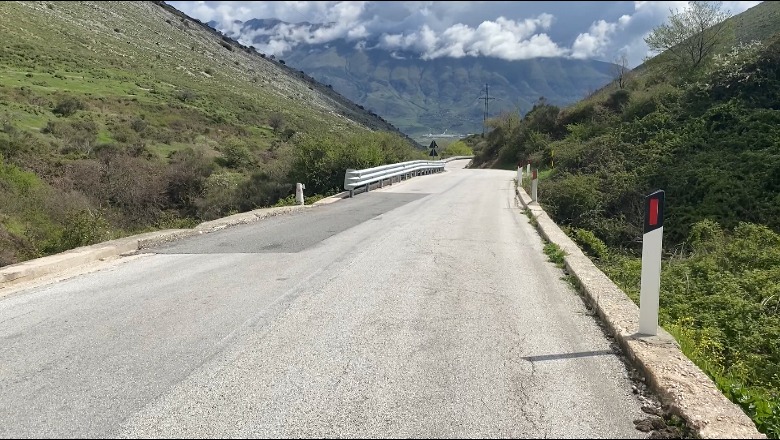 Problematika në aksin ‘Gjirokastër – Sarandë’, shoferi: Dola nga rruga se s’ka barriera! ARRSH asnjë masë për eliminimin e kthesave të forta