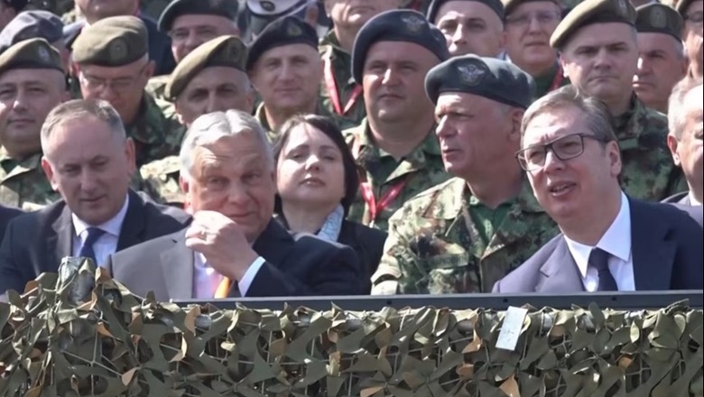 Kryeministri hungarez Orban dhe presidenti i Serbisë Vuçiç së bashku në stërvitjet ushtarake serbe