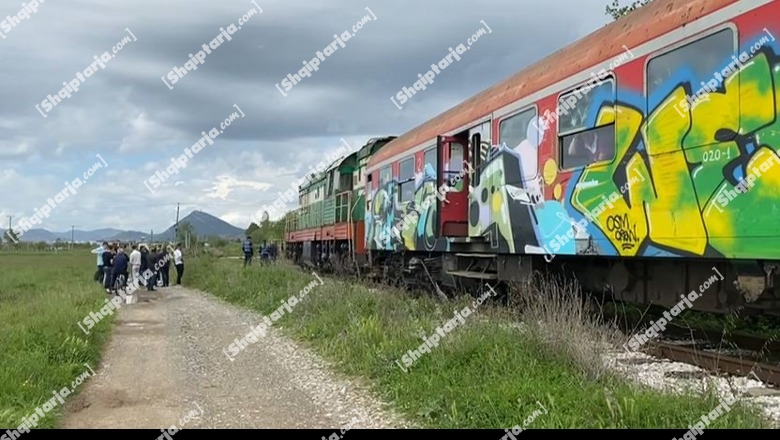 VIDEO /Treni i pasagjerëve i linjës Shkodër-Laç përplas 65-vjeçaren pranë fshatit Zejmen në Lezhë