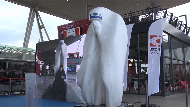 Skulpturë për Nënë Terezën në Aeroportin e Rinasit, Union Bank mbështet artin 