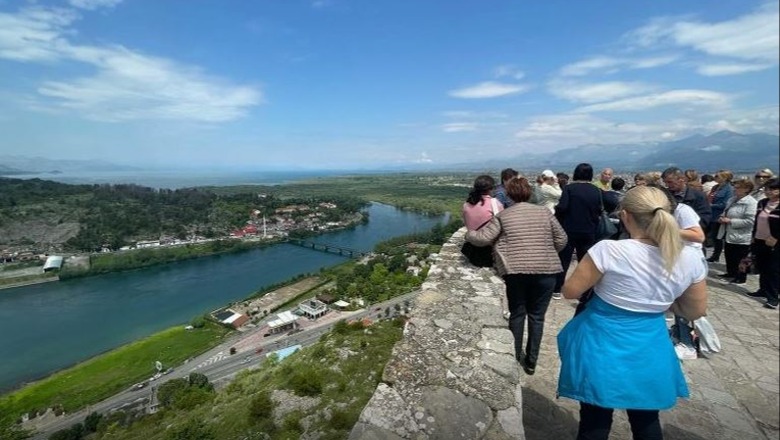 Viti nis mbarë, në 3 muaj në Shqipëri hyjnë 1 milionë vizitorë! Turistët kryesisht nga Europa, Amerika dhe Azia