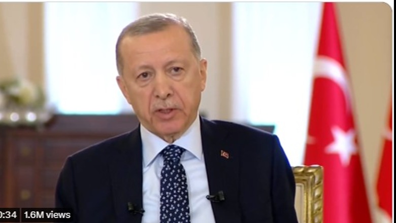 VIDEO/ Erdogan sëmuret gjatë intervistës live, moderatori reagon i tronditur