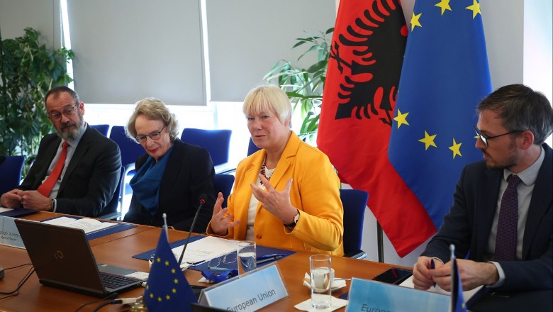 Njehsimi i ligjeve të Shqipërisë me BE, nisin trajnimet! 70% e legjislacionit të BE, në dispozicion të administratës publike