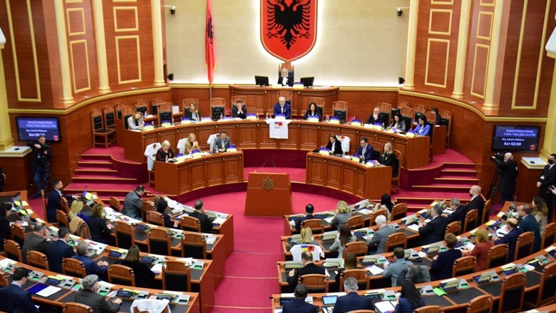 Fatos Tarifa: Pas një lajmi se parlamentarët po tentojnë të rrisin ‘pa bërë shumë zhurmë’ rrogat e tyre