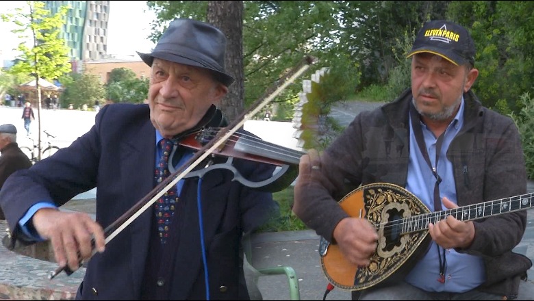 ‘U plaka me këtë instrument’! 80-vjeç, mjeshtri i violinës që performon në shesh me të birin: Në Shqipëri ishim unë e Et’hem Qerimaj! Do vazhdoj sa të kem fuqi! 