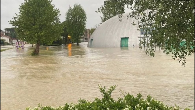 Përmbytje dhe rrëshqitje dheu në Emilia Romagna në Itali, shkon në 2 numri i të vdekurve