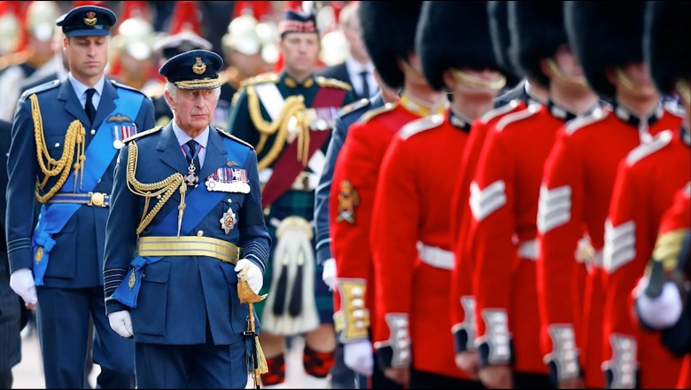 Londra rrit sigurinë për kurorëzimin e mbretit Charles III! Dhjetëra oficerë të veshur si ‘civilë’ do të vendosen mes turmave të njerëzve